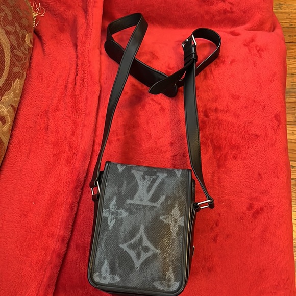 Louis Vuitton Amazon messenger Monogram Pastel men’s Shoulder Bag Noir - Picture 2 of 8